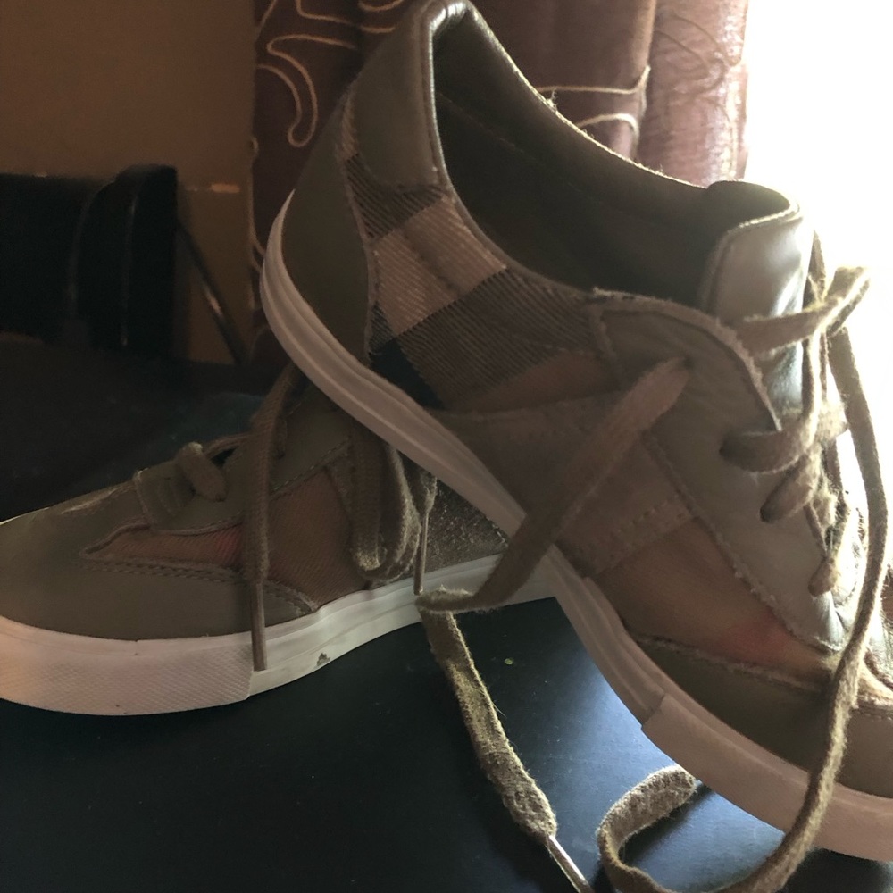 Burberry kids size 29 tennis shoes